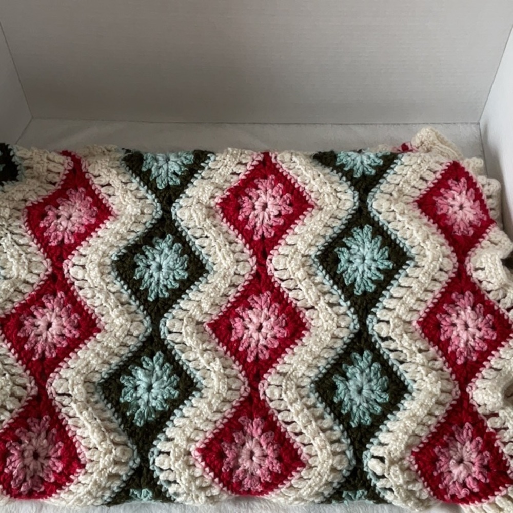 Red and Green Geometric Pattern Blanket Afghan small